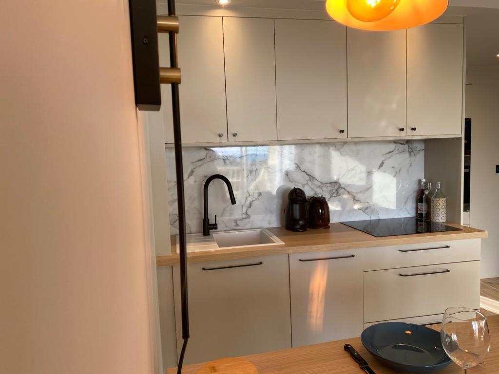 Le Cali, P2 Cabine Dans Une Residence Avec Piscine, Vue Mer Et Parking Prive La Grande Motte Exteriör bild